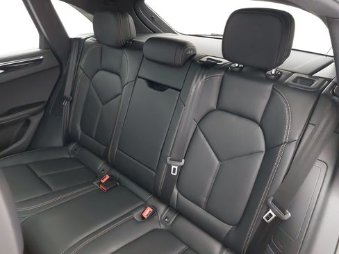 Certified 2026 Porsche Macan AWD/4WD image 16