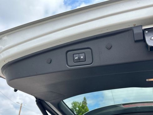 Used 2025 Nissan Pathfinder SV FWD image 23