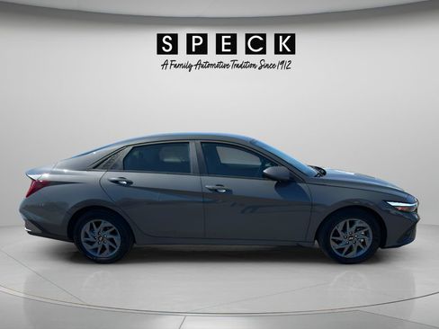 Used 2025 Hyundai Elantra Hybrid FWD image 7