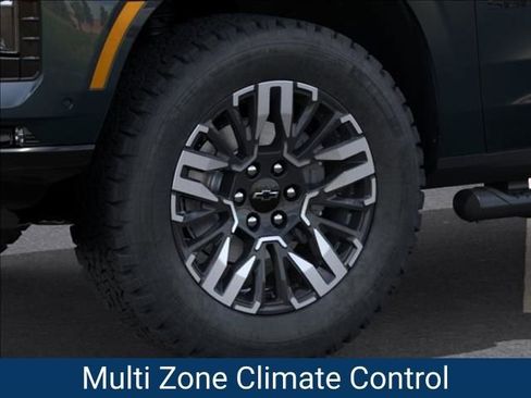 New 2026 Chevrolet Suburban Z71 image 10