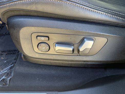 Used 2022 BMW X7 xDrive40i w/ Premium Package image 12