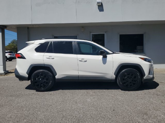 Used 2021 Toyota RAV4 LE FWD image 6