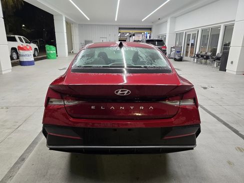 Used 2024 Hyundai Elantra SEL image 5