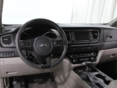 Used 2021 Kia Sedona LX image 6