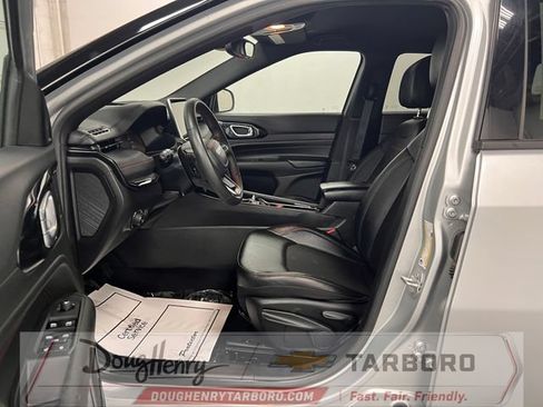 Used 2025 Jeep Compass Trailhawk AWD/4WD image 29