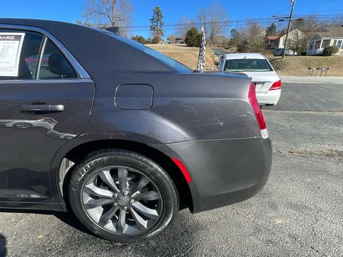 Used 2015 Chrysler 300 Limited image 5