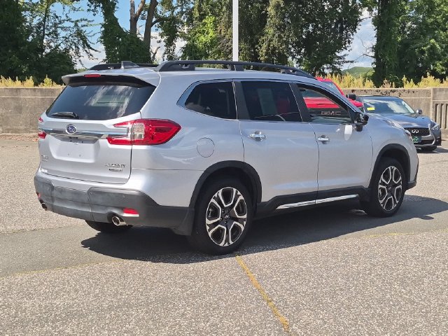 Used 2025 Subaru Ascent Touring AWD/4WD image 3