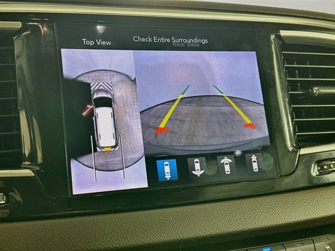 Used 2019 Chrysler Pacifica Touring-L Plus w/ Advanced Safetytec Group FWD image 23