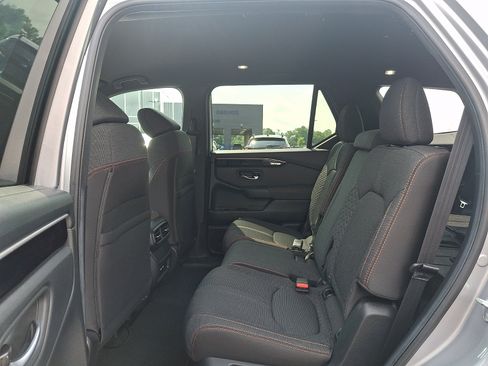 Used 2023 Honda Pilot Sport image 10