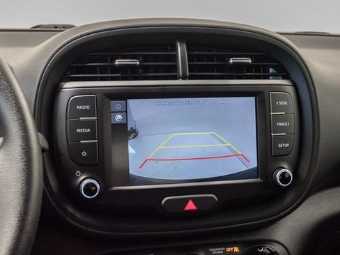 Used 2025 Kia Soul LX w/ LX Technology Package FWD image 14