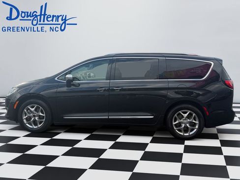 Used 2020 Chrysler Pacifica Limited w/ Advanced Safetytec Group image 2