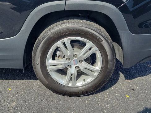 Used 2024 GMC Terrain SLE FWD image 31