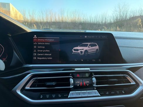 Used 2020 BMW X7 xDrive40i w/ M Sport Package image 32