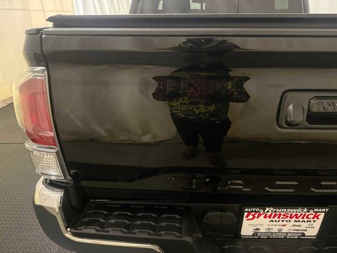 Certified 2023 Toyota Tacoma TRD Off-Road image 17