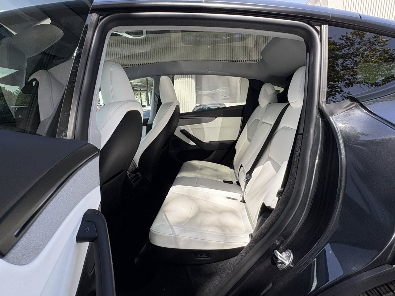 Used 2026 Tesla Model Y Long Range RWD image 18