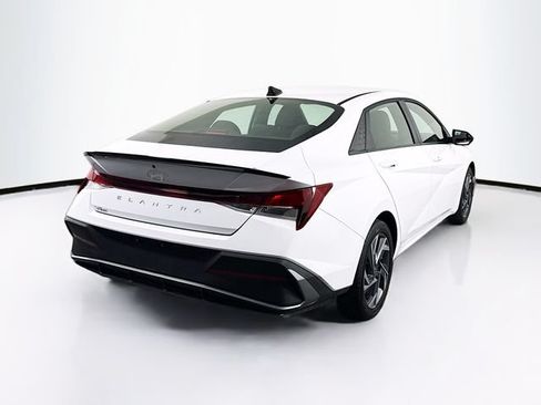 Used 2025 Hyundai Elantra Sport FWD image 8