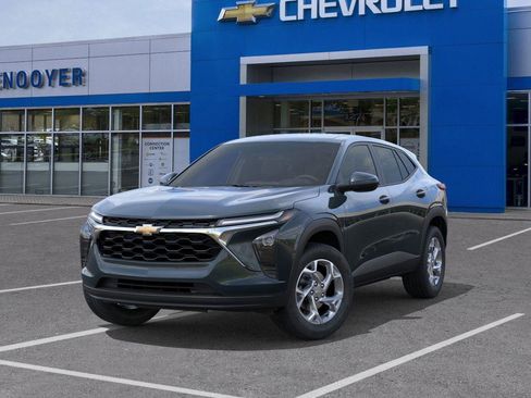 New 2026 Chevrolet Trax LS image 6
