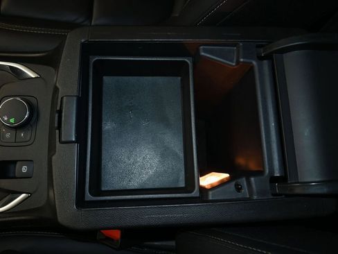 Used 2023 Chevrolet Traverse LT FWD image 18