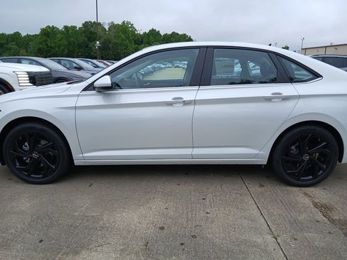 New 2026 Volkswagen Jetta SE FWD image 2