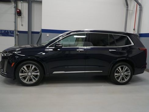 Used 2022 Cadillac XT6 Premium Luxury w/ Technology Package image 2