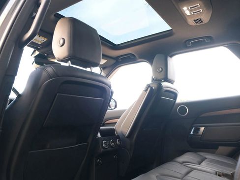 Used 2019 Land Rover Discovery HSE image 24