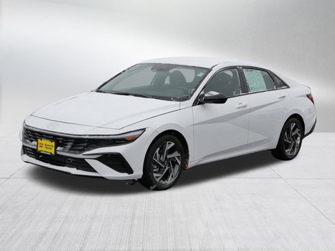 Certified 2025 Hyundai Elantra Sport image 3