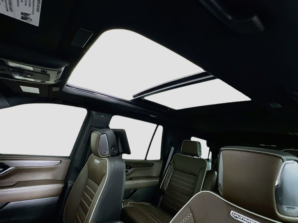 Certified 2025 GMC Yukon Denali Ultimate w/ LPO, Floor Liner Package AWD/4WD image 23