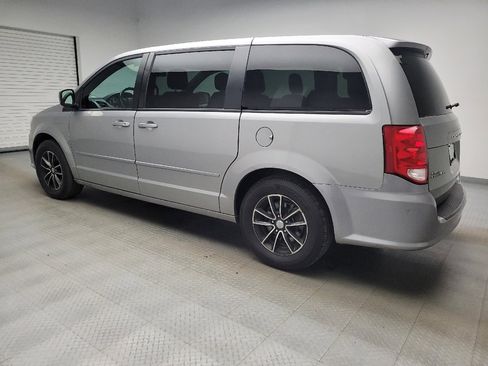 Used 2016 Dodge Grand Caravan SE FWD image 3