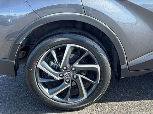 Used 2022 Toyota C-HR Limited image 9