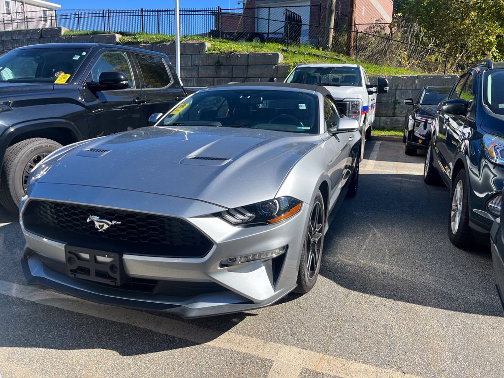 Used 2020 Ford Mustang Premium RWD image 3
