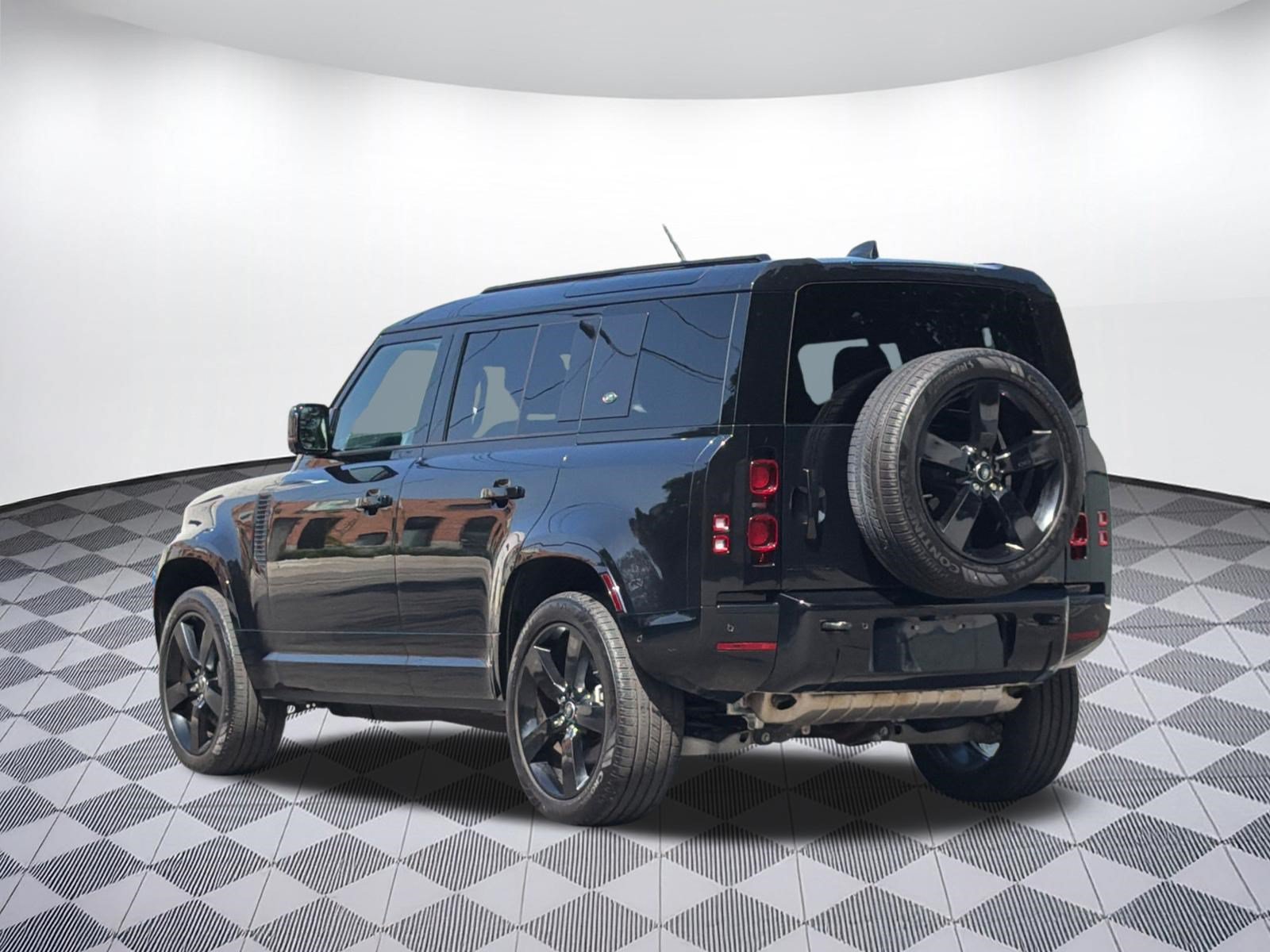 Used 2024 Land Rover Defender 110 X-Dynamic SE AWD/4WD image 3