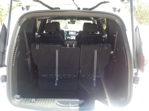 New 2025 Chrysler Pacifica Select image 8