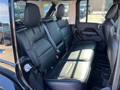 Used 2022 Jeep Wrangler Unlimited Sahara AWD/4WD image 21