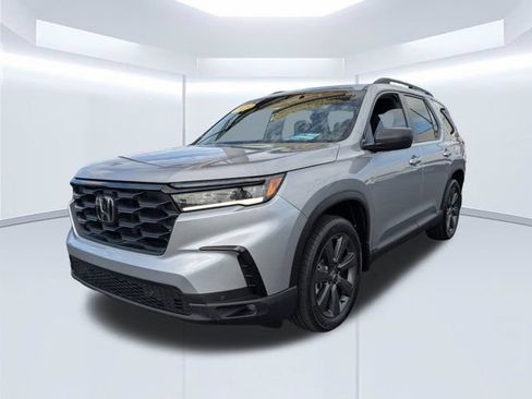 Used 2025 Honda Pilot Sport image 8