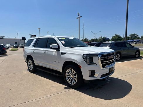 Used 2023 GMC Yukon SLT w/ SLT Luxury Package AWD/4WD image 3