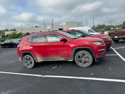 Used 2019 Jeep Compass Latitude w/ Popular Equipment Group AWD/4WD image 5