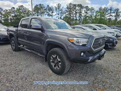 Used 2019 Toyota Tacoma TRD Off-Road w/ Technology Package image 5