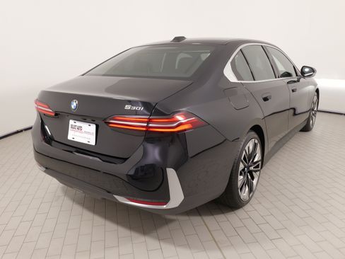 Used 2026 BMW 530i RWD image 12