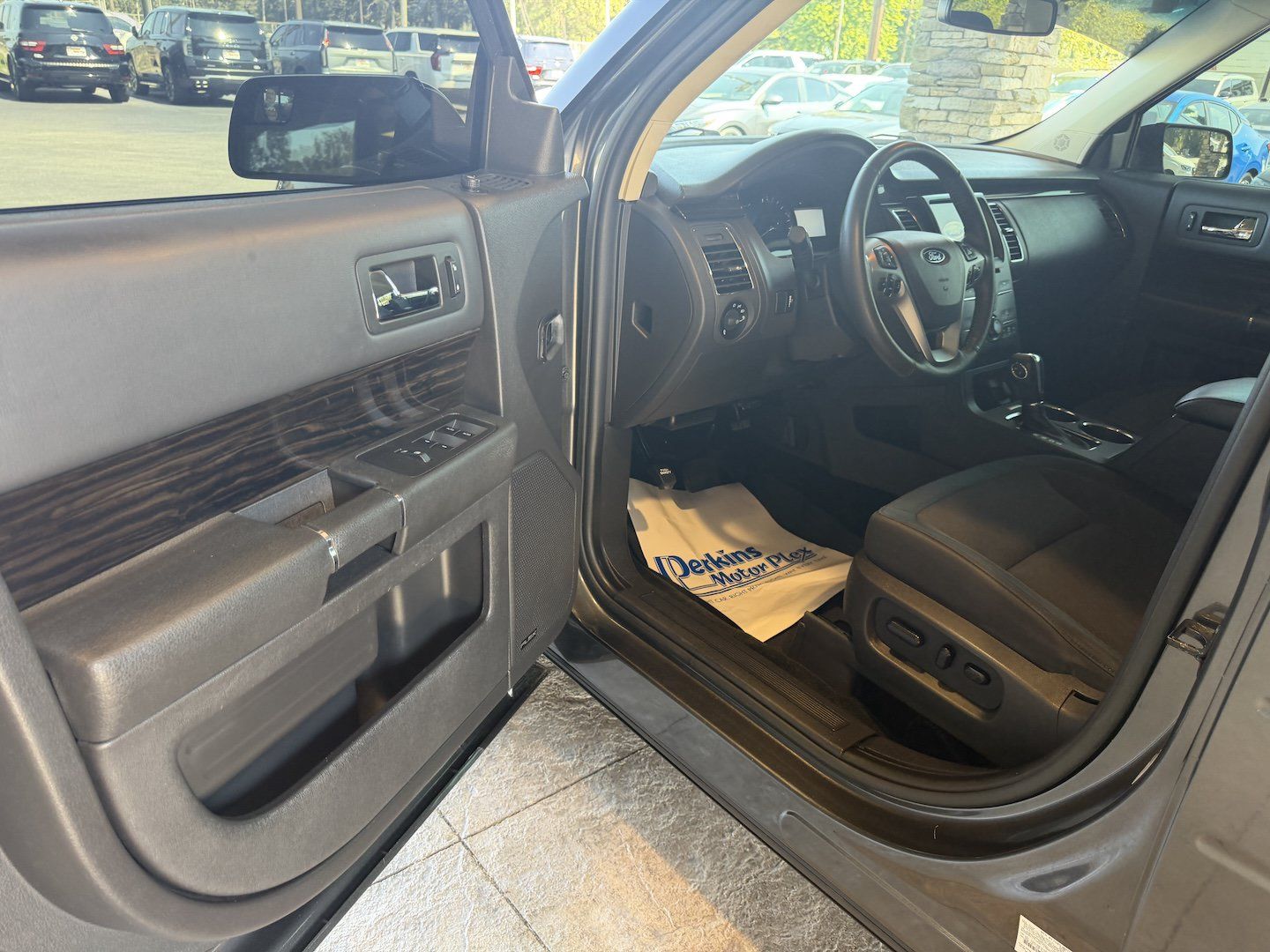 Used 2019 Ford Flex SEL FWD image 3