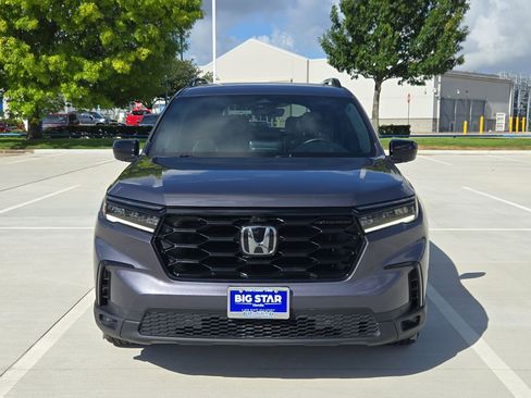 Used 2025 Honda Pilot Black Edition image 9