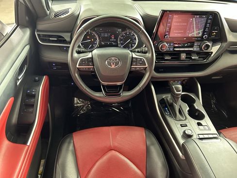 Used 2022 Toyota Highlander XSE image 22