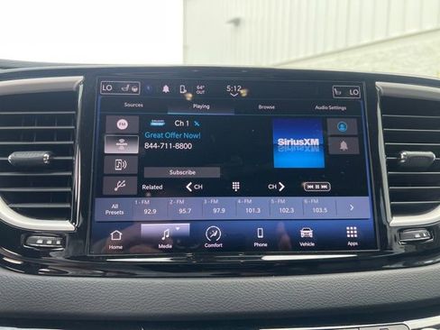 Used 2022 Chrysler Pacifica Touring-L FWD image 32