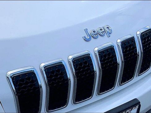 Used 2019 Jeep Cherokee Latitude Plus AWD/4WD image 28