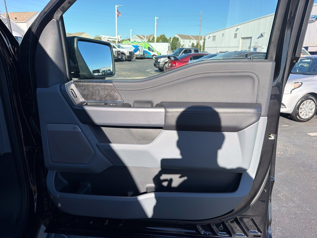 Used 2025 Ford F150 Lightning Flash AWD/4WD image 40