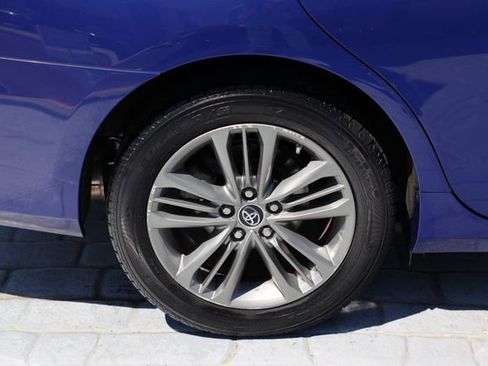 Used 2015 Toyota Camry SE w/ Moonroof Package FWD image 44