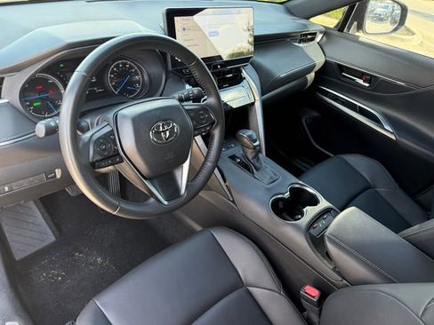 Used 2024 Toyota Venza AWD/4WD image 10