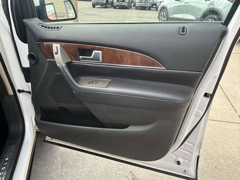 Used 2014 Lincoln MKX AWD w/ Equipment Group 101A image 16