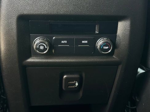 Used 2021 Chevrolet Traverse LT FWD image 25