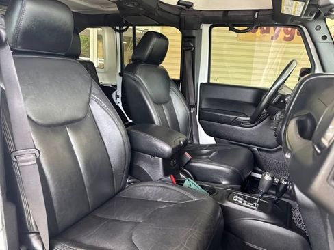Used 2017 Jeep Wrangler Unlimited Sahara AWD/4WD image 24