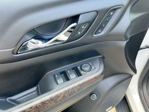 Used 2021 GMC Acadia Denali w/ Denali Technology Package FWD image 11
